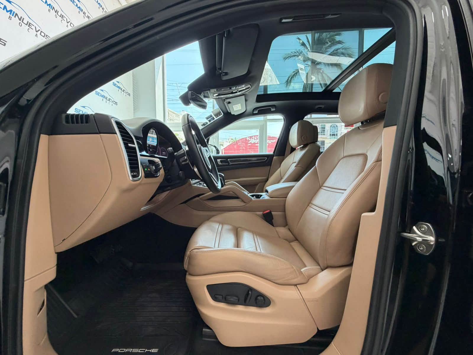 Vista de Mercedes-Benz GLC 300